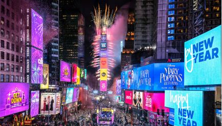ニューヨーク市（NYC）のタイムズスクエアの大晦日カウントダウンで中国の文化的要素が輝いています